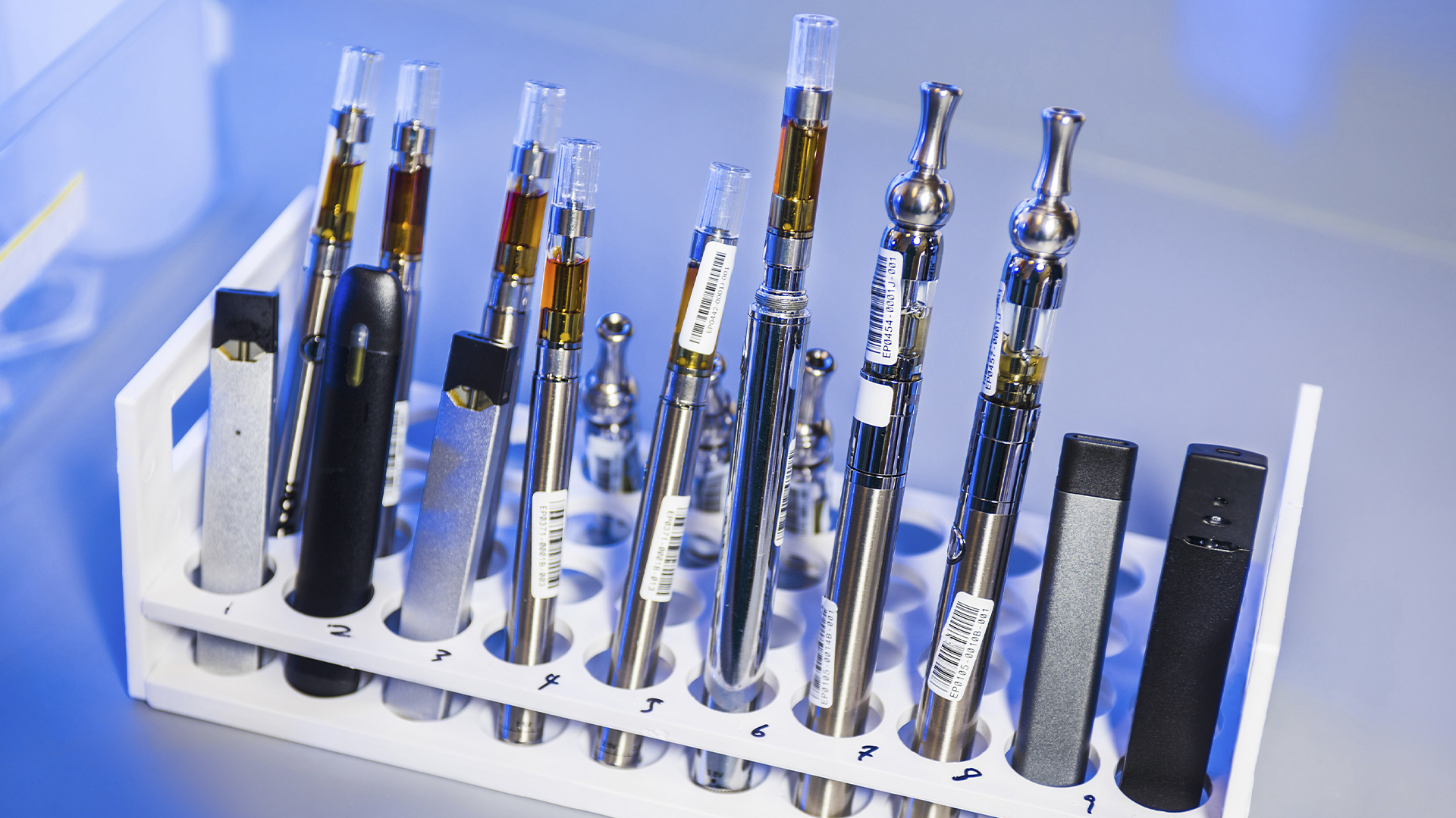 México prohíbe importación de cigarros electrónicos