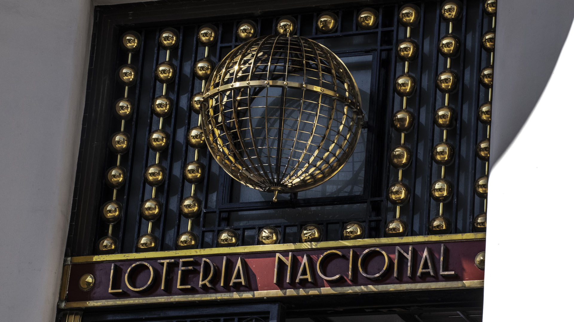 Habrá rifa, pero el ganador no tendrá el avión, sino dinero