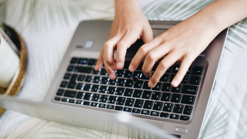 ¿Cuál es la diferencia entre aislamiento y distanciamiento social? - computadora-datos-personales