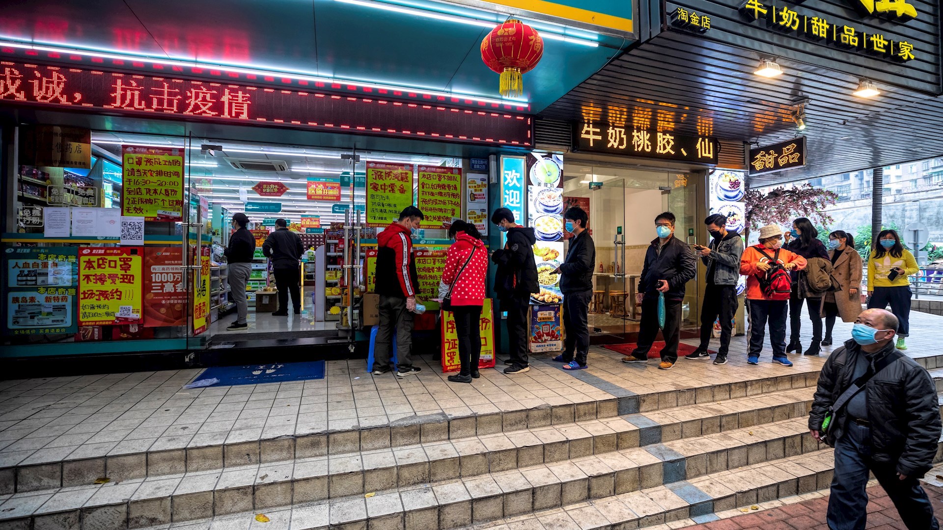 Wuhan endurece cuarentena y cierra todos los complejos residenciales