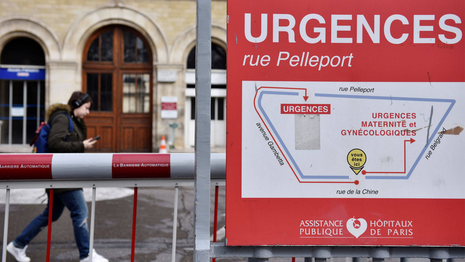 Francia prohibe eventos cerrados de más de 5 mil personas por COVID-19