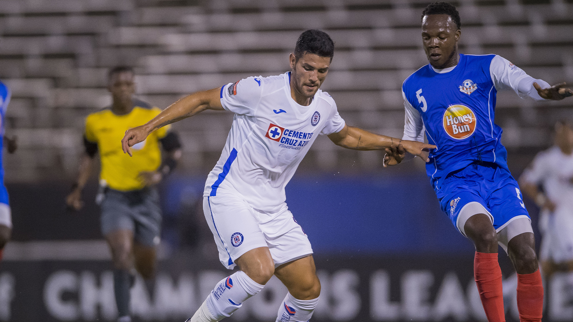 Goles de último minuto dan victoria a Cruz Azul sobre Portmore