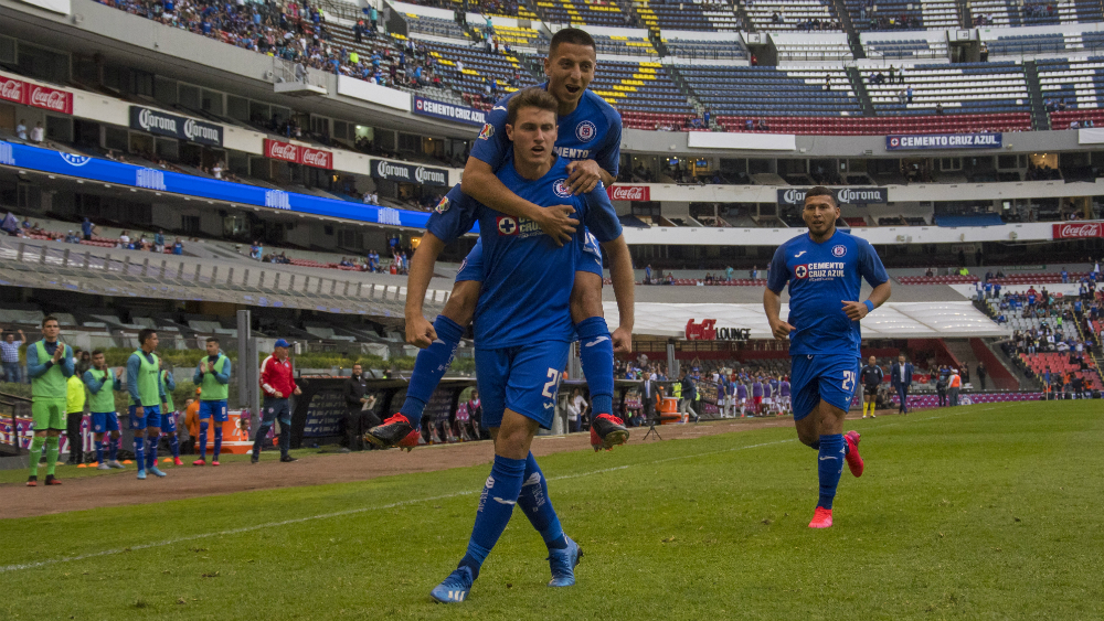 Cruz Azul remonta y hace fiesta en el Azteca