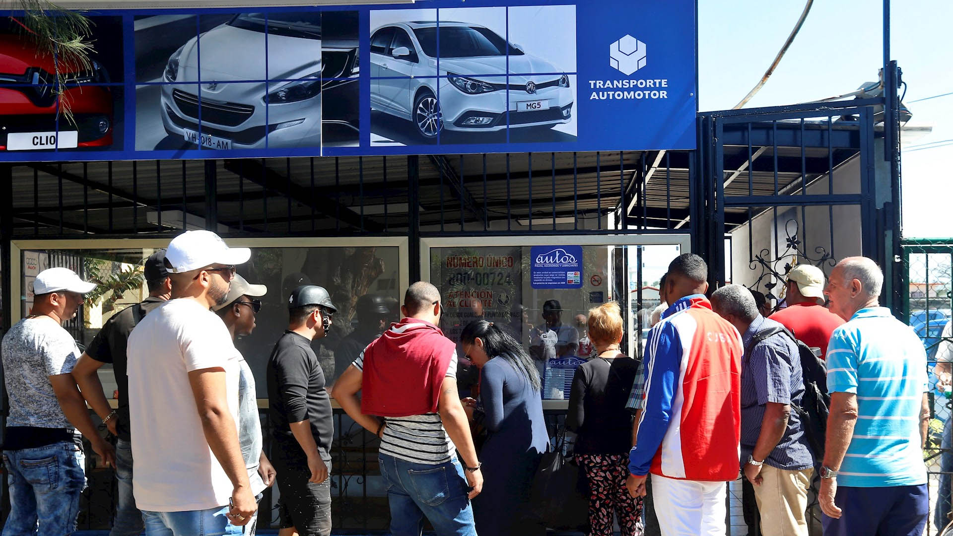 Inicia venta de autos usados en Cuba con precios de hasta 120 mil dólares Inicia venta de autos usados en Cuba con precios de hasta 120 mil dólares