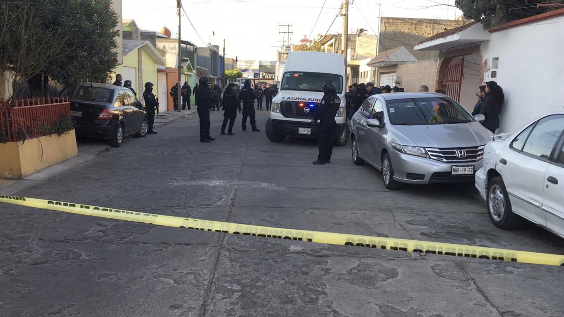 Encuentran tres cadáveres en Ciudad Azteca Encuentran tres cadáveres en Ciudad Azteca