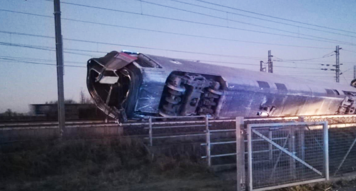 Descarrilamiento de tren en Italia deja dos muertos y 27 heridos
