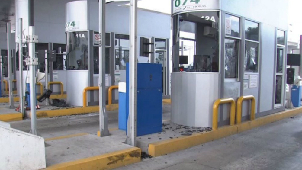 Reabren circulación en la México-Cuernavaca tras bloqueo de encapuchados