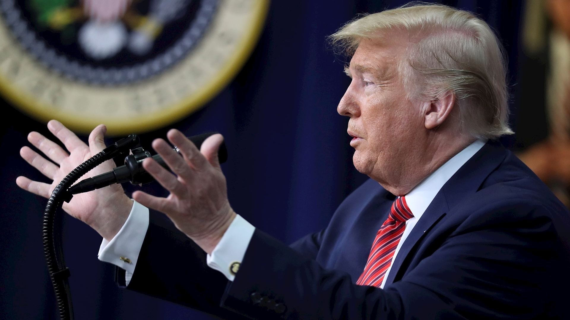 Trump destaca esfuerzo con México y Canadá para frenar el COVID-19 Trump destaca esfuerzo con México y Canadá para frenar el COVID-19