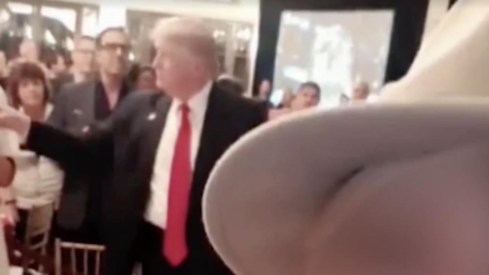 Video muestra a Trump en actitud poco seria durante himno de EE.UU.