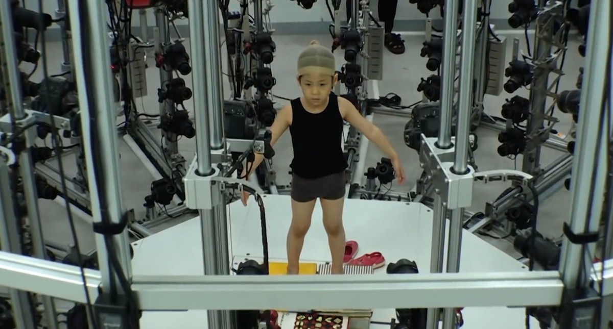 #Video Mujer se reencuentra con su hija muerta gracias a la tecnología - el-equipo-de-rv-utilizo-a-una-nina-para-recrear-los-movimientos-de-nayeon