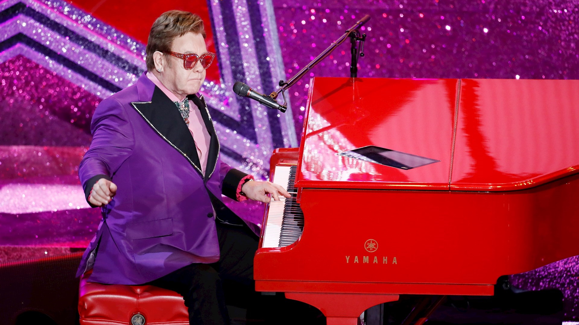 Elton John interpreta ‘(I’m Gonna) Love Me Again’ en los Óscar