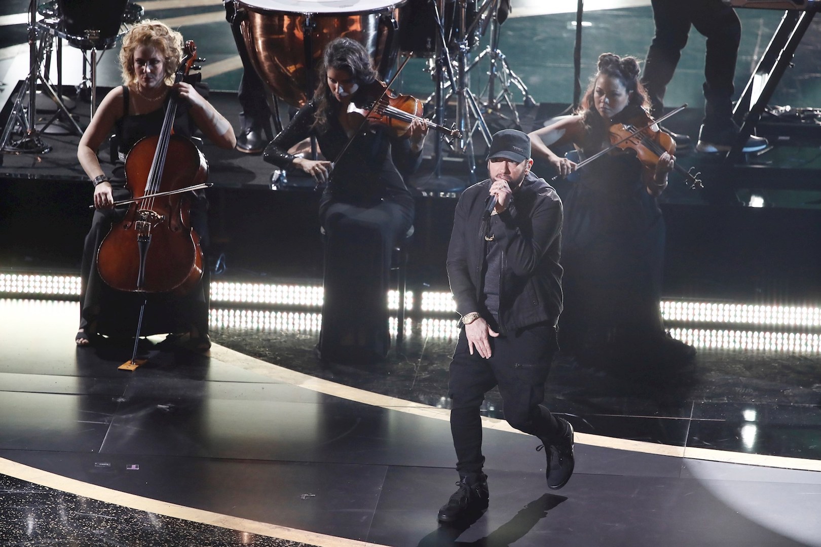 Phoenix, Zellweger y 'Parasite' se llevan la noche del Óscar - eminem