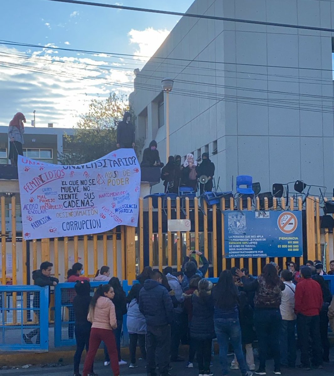 Encapuchados toman Prepa 8; se manifestarán por la tarde en Rectoría - ep8kxl6x0aamvqm-1