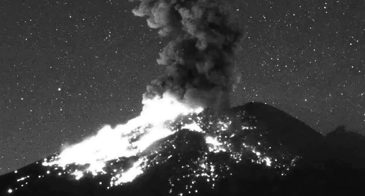 #Video Popocatépetl lanza fragmentos incandescentes en explosión