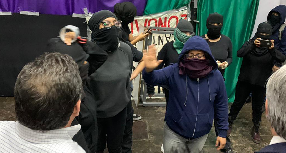 #Video Feministas toman la Facultad de Economía de la UNAM