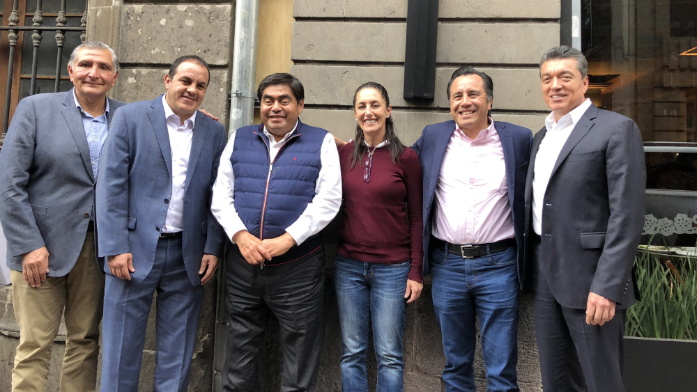 AMLO celebra manifiesto de gobernadores de Morena en apoyo a Salgado Macedonio y Morón AMLO celebra manifiesto de gobernadores de Morena en apoyo a Salgado Macedonio y Morón