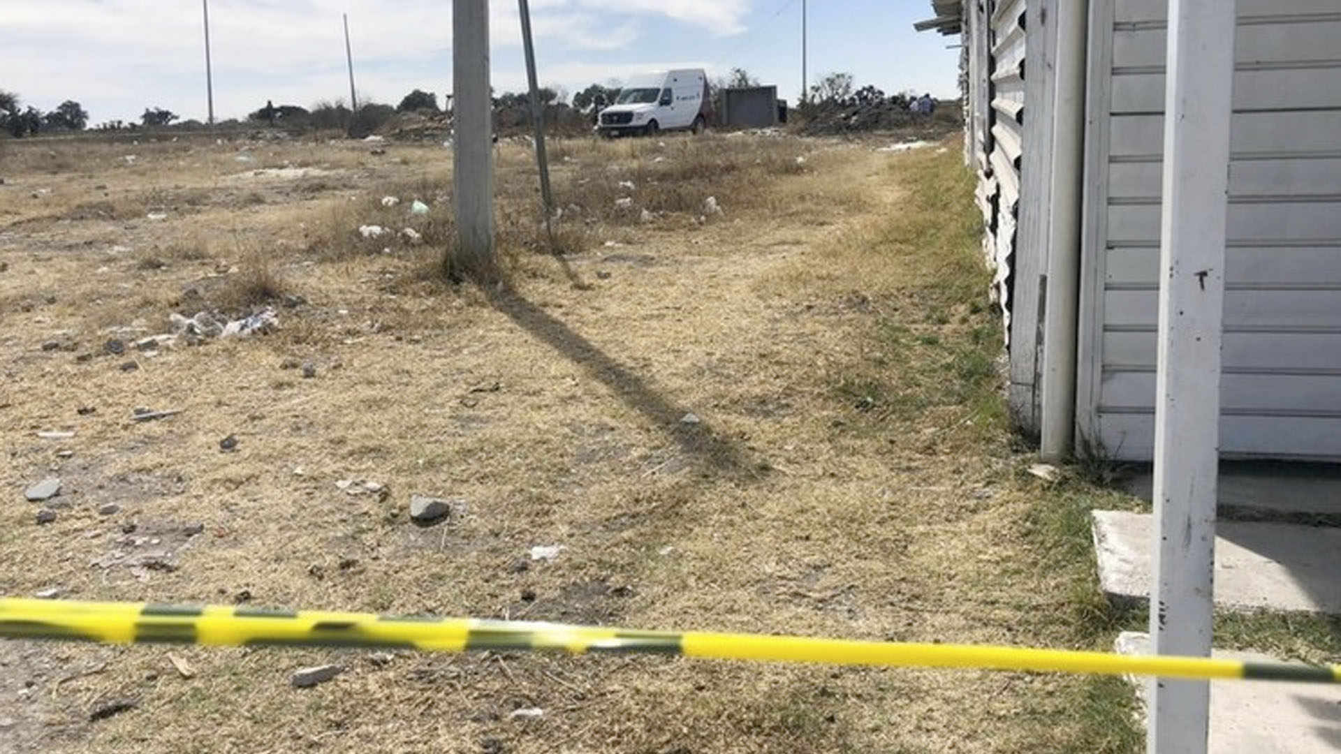 Encuentran tres cuerpos en fosa clandestina de Tecámac