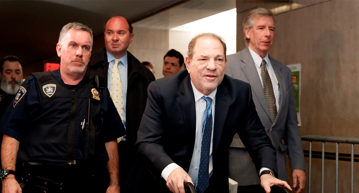 Autoridades penitenciarias toman medidas especiales para evitar que Harvey Weinstein se autolesione