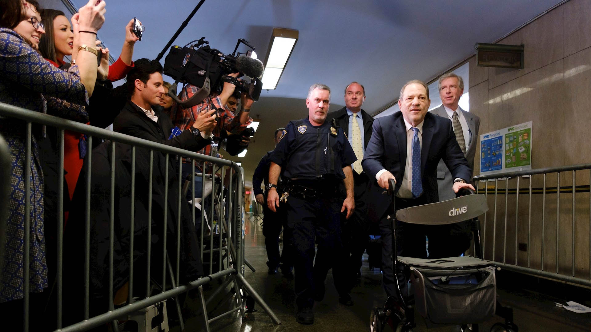 Harvey Weinstein, de poderoso productor en Hollywood a criminal sexual convicto