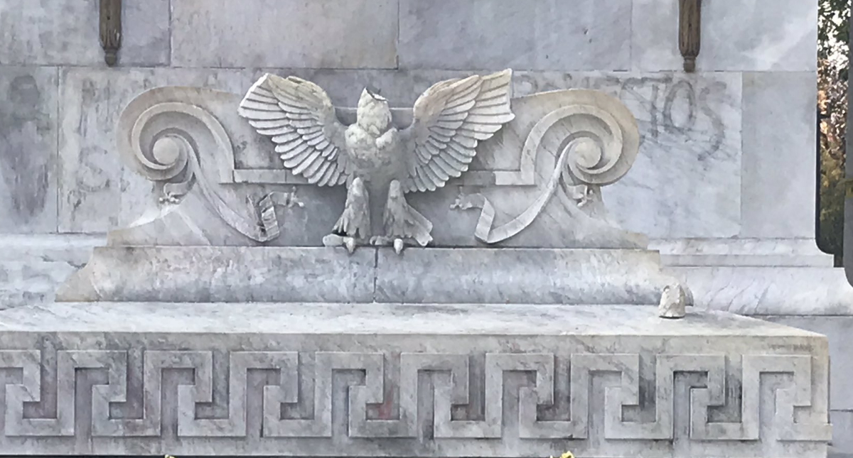 Detienen a sujeto por dañar el Hemiciclo a Juárez