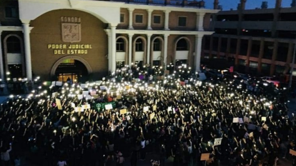 Marcha de mujeres en Sonora termina en conato de incendio en Tribunal