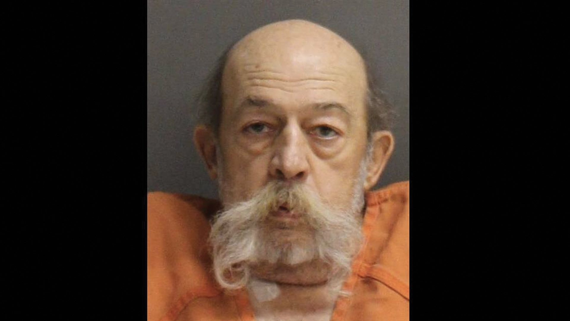 Hombre quema su cama de hospital porque no le hacían caso