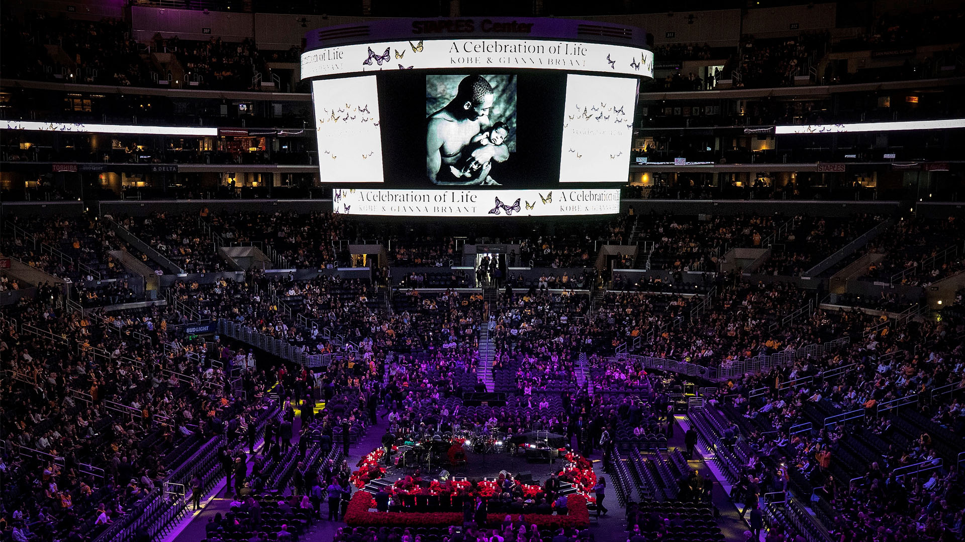 Homenaje a Kobe Bryant en el Staples Center de Los Ángeles Homenaje a Kobe Bryant en el Staples Center de Los Ángeles