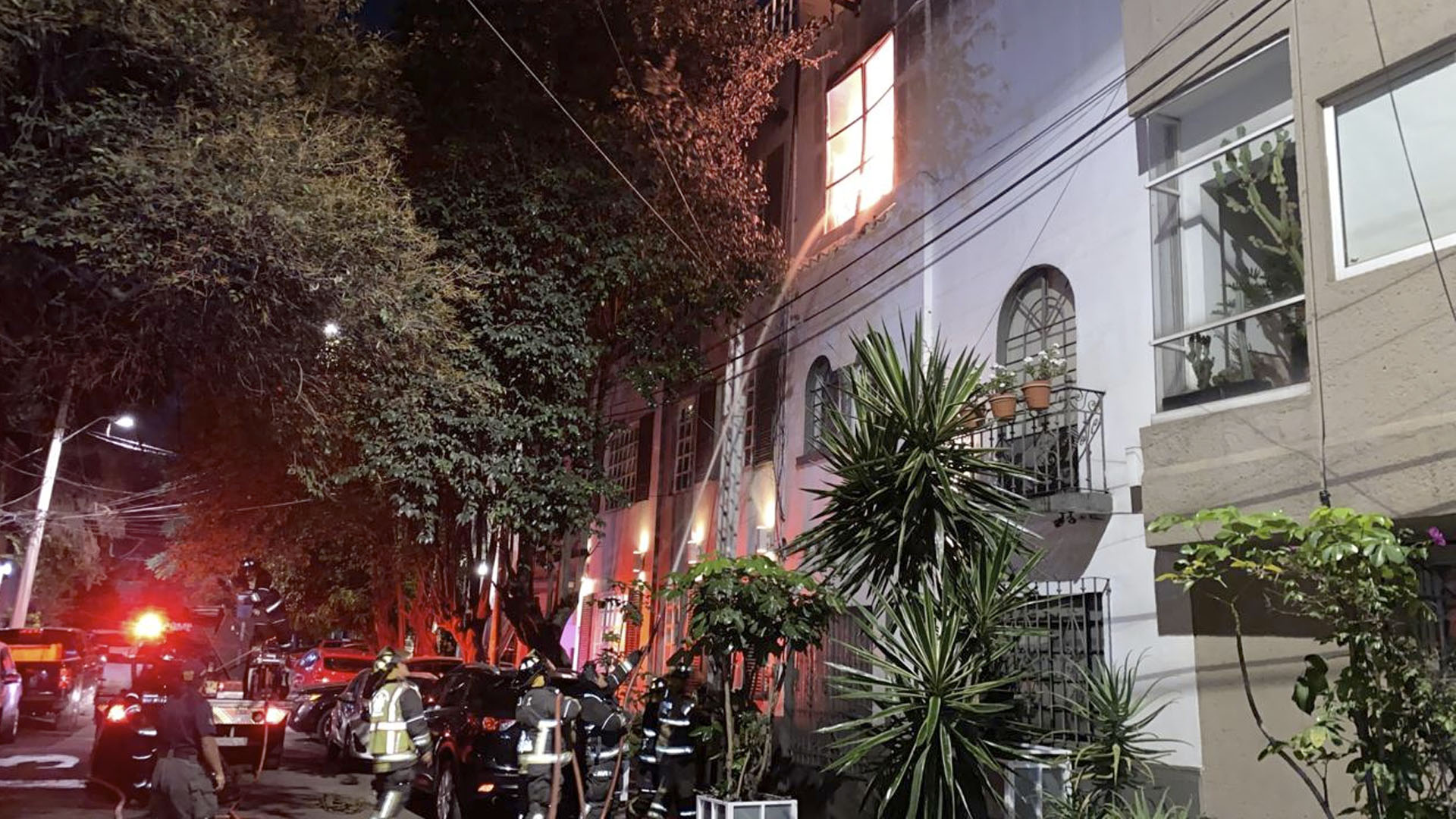 Bomberos sofocan incendio en casa de la colonia Hipódromo