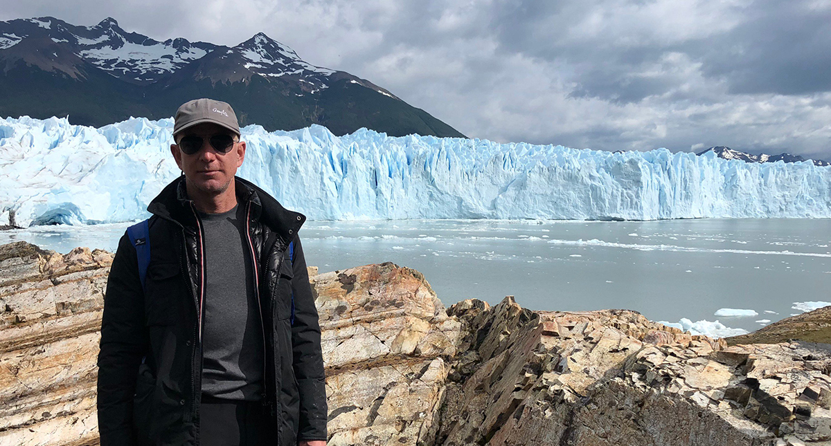 Jeff Bezos invertirá 10 mil mdd contra la crisis climática