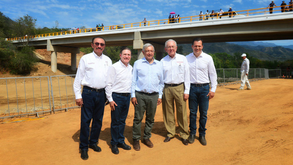 AMLO y Aispuro entregan puente Sahuatenipa, en Durango