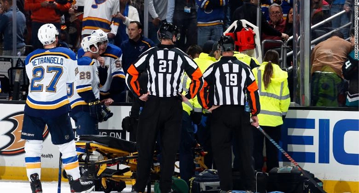 #Video Jugador de hockey sufre infarto durante partido de la NHL