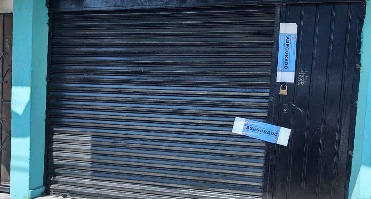 Aseguran en Morelos local que expedía placas y licencias de conducir falsas