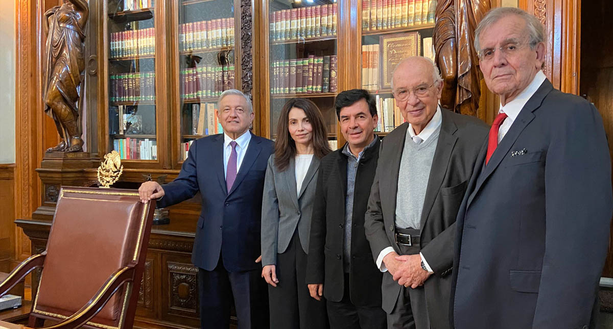 López Obrador se reúne con comité para la Constitución Moral