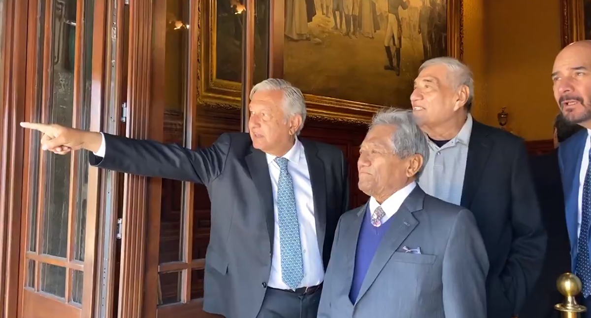 #Video López Obrador recibe en Palacio Nacional a Armando Manzanero