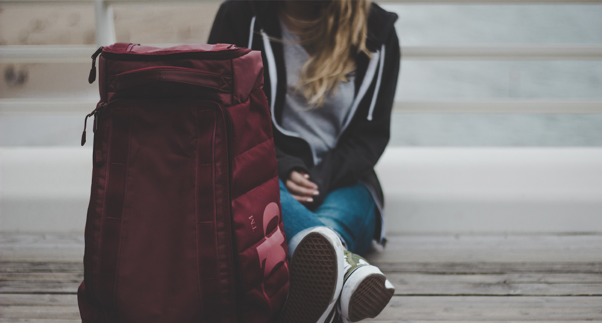 Mujer deja morir a su novio dentro de una maleta por haberla “engañado”