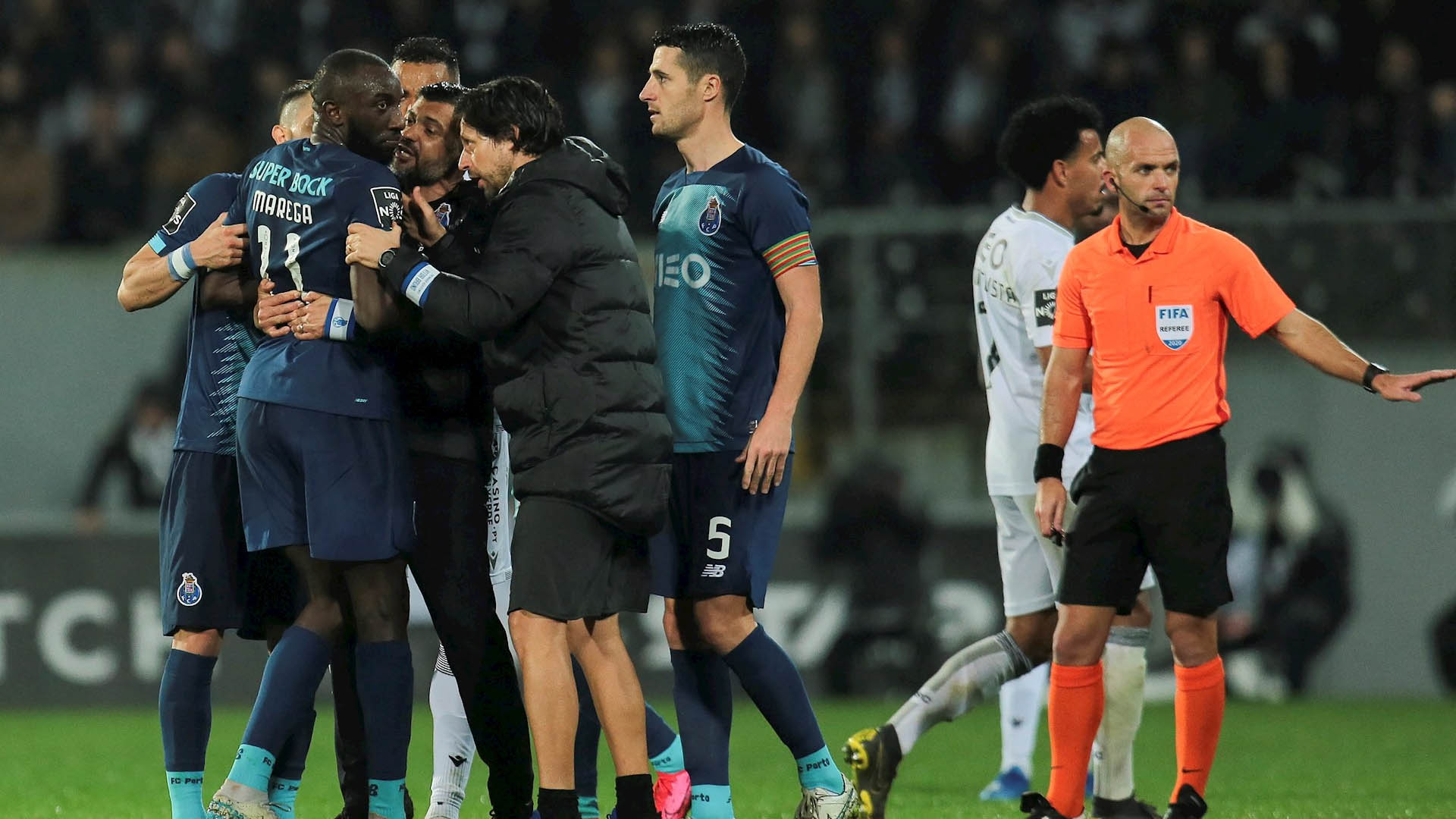 Guimarães abre investigación por gritos racistas a Marega