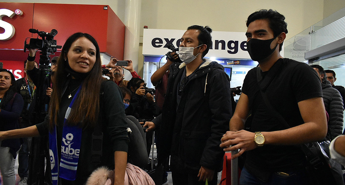 Mexicanos procedentes de Wuhan llegan a Francia Mexicanos procedentes de Wuhan llegan a Francia