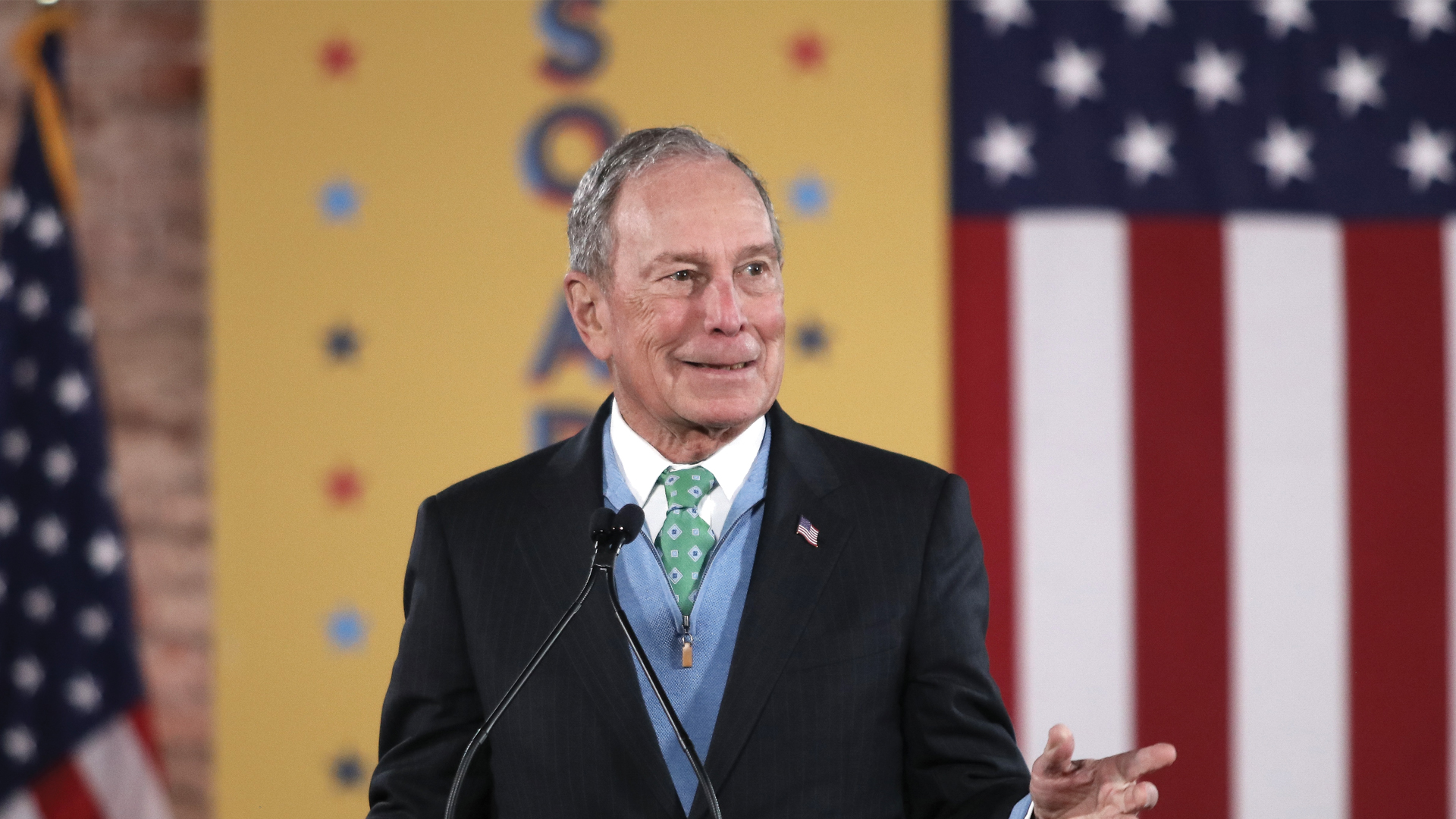 Bloomberg contrata influencers y difunde memes para fomentar campaña presidencial