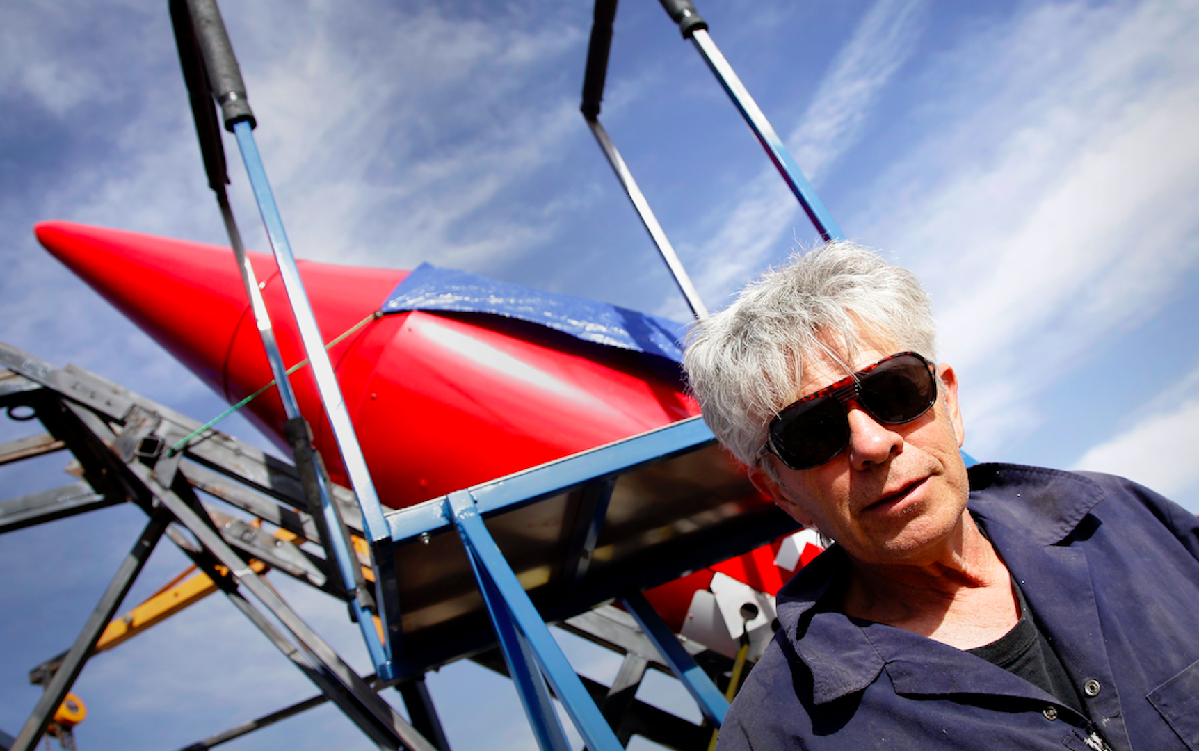 Defensor de idea de que la Tierra es plana murió al estrellarse en un cohete casero