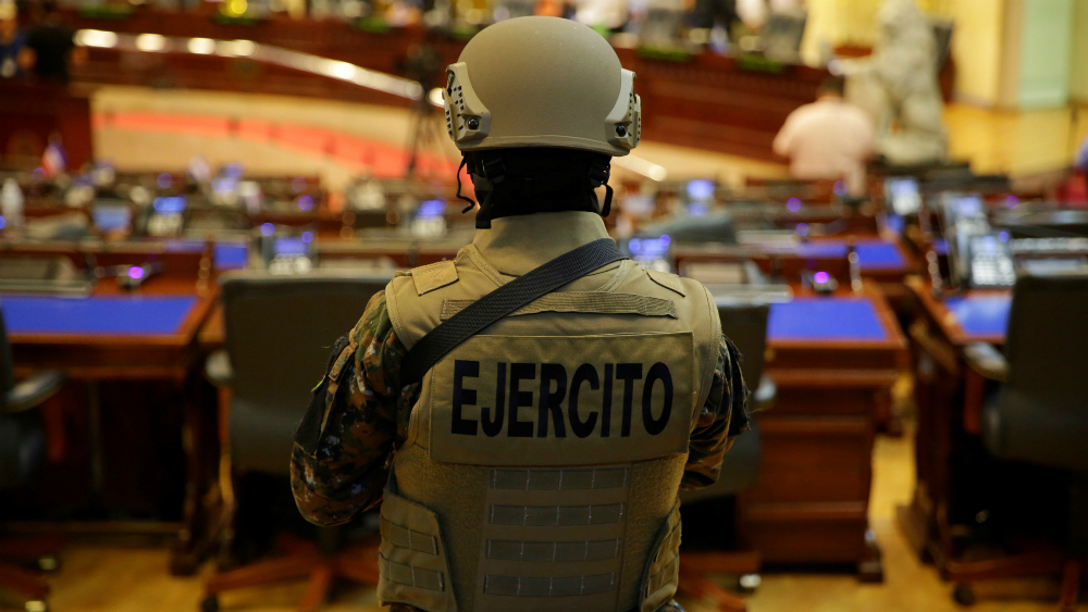 Congreso de El Salvador condena “intento de golpe” del presidente Bukele