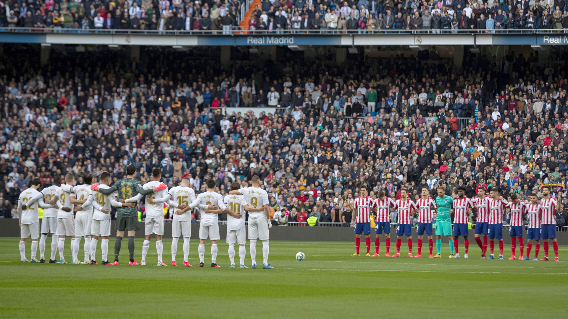 Minuto de silencio en el Santiago Bernabéu por Kobe Bryant