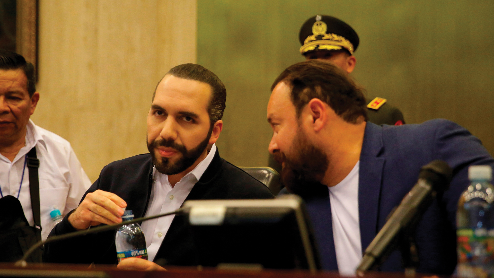 Corte y Congreso de El Salvador buscan salida a crisis en el país