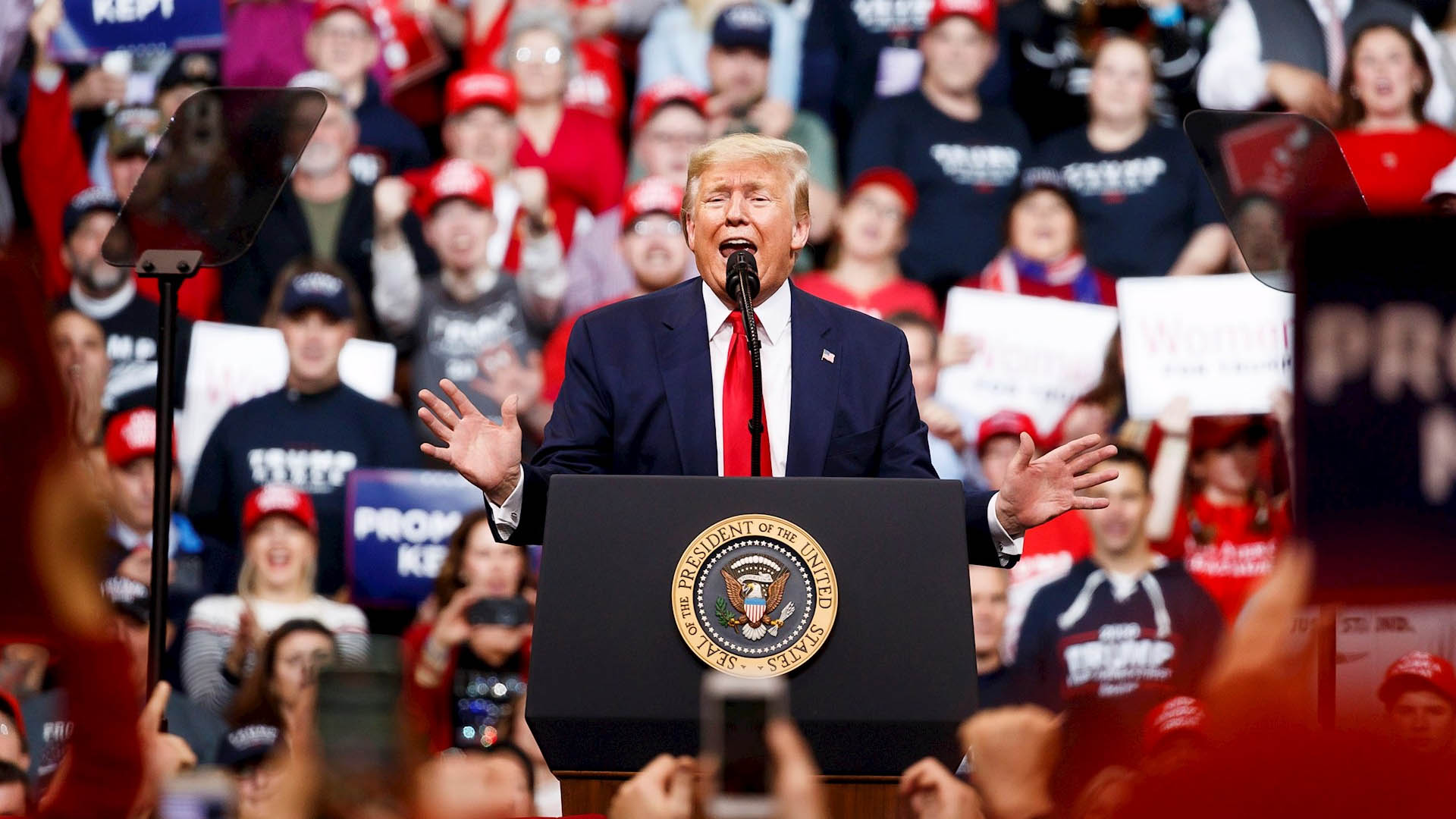 Trump celebra en New Hampshire absolución y arremete contra Pelosi