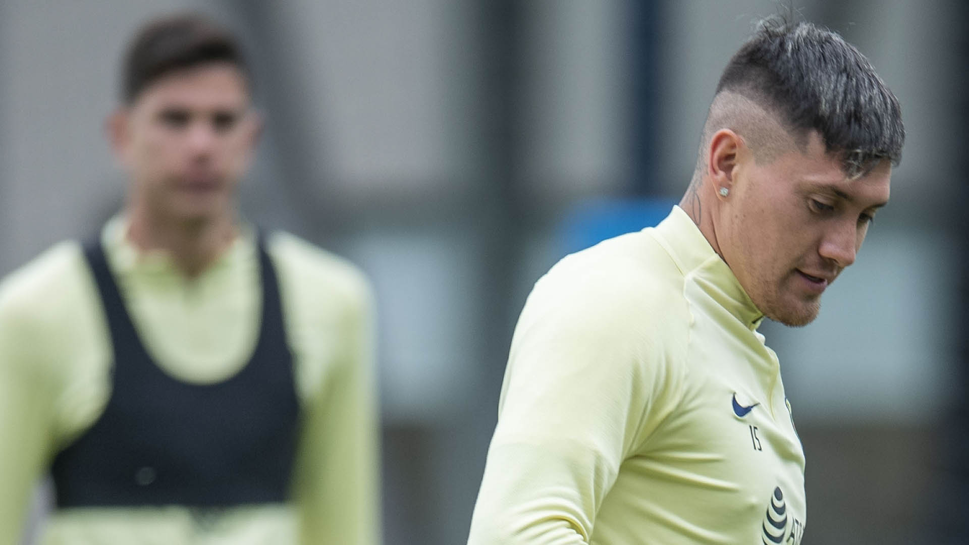 Nicolás Castillo sufre sangrado en la pierna y regresa al hospital