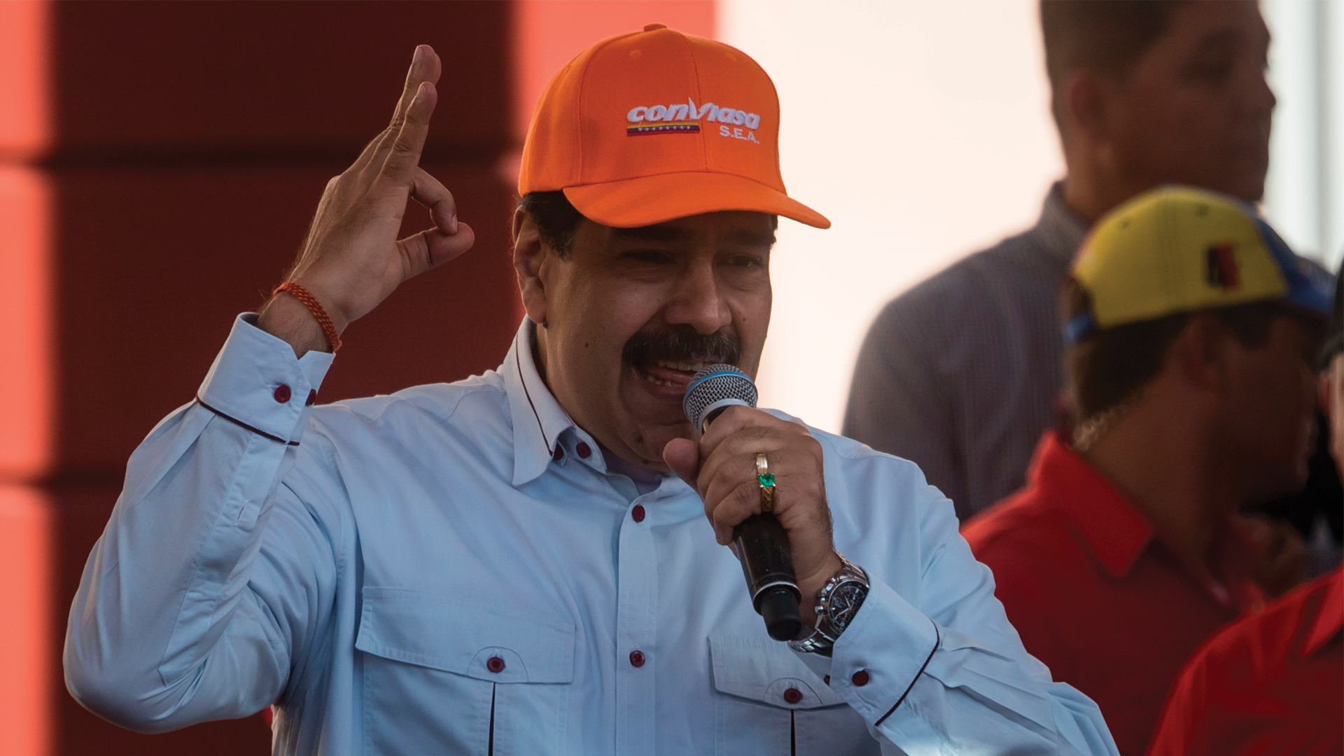 Maduro culpa a Guaidó por sanciones contra Conviasa