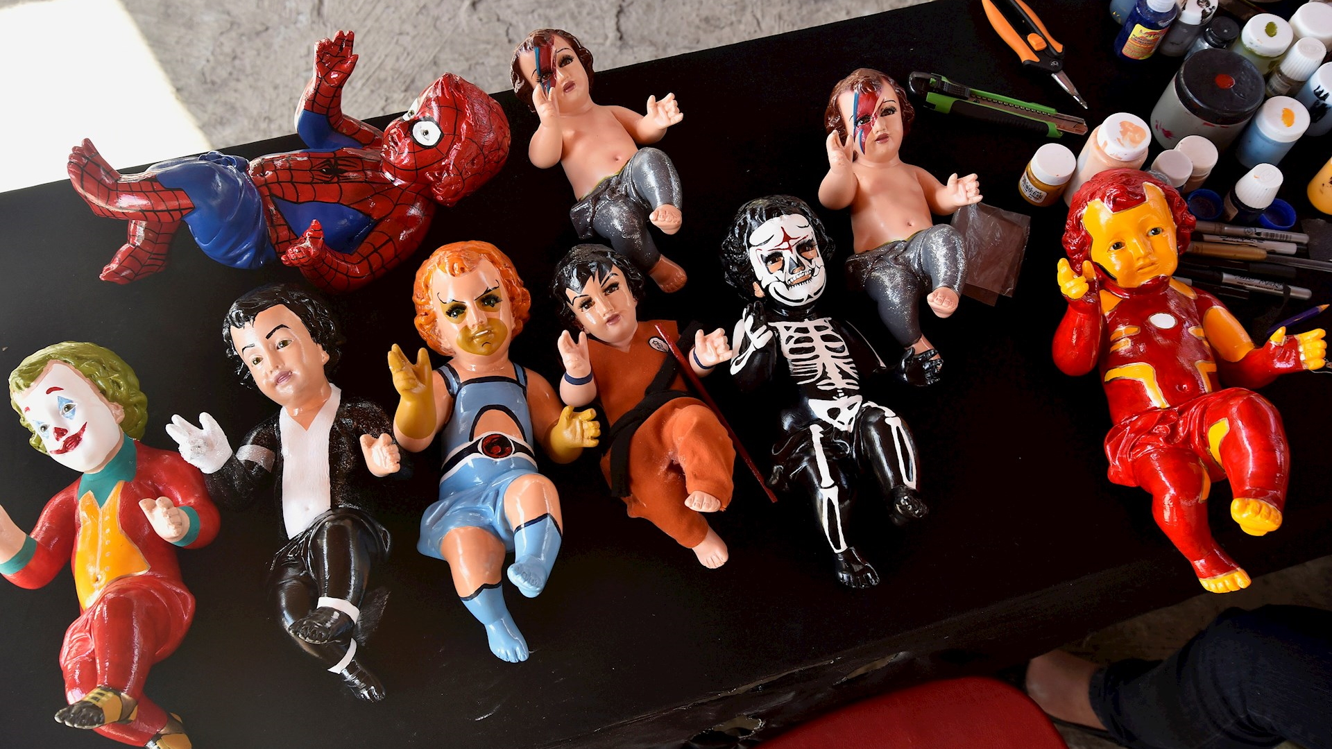 Crean Niños Dios caracterizados como personajes de cómics y artistas - ninos-dios-personajes