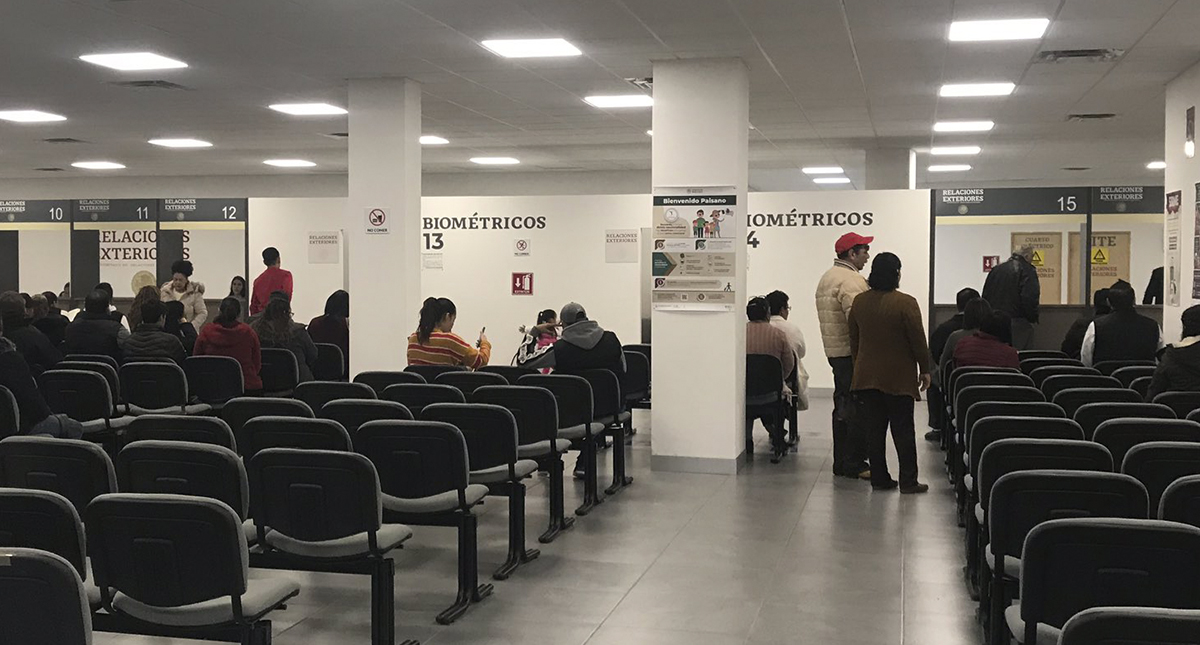 Continúa demora en SRE en entrega de pasaportes
