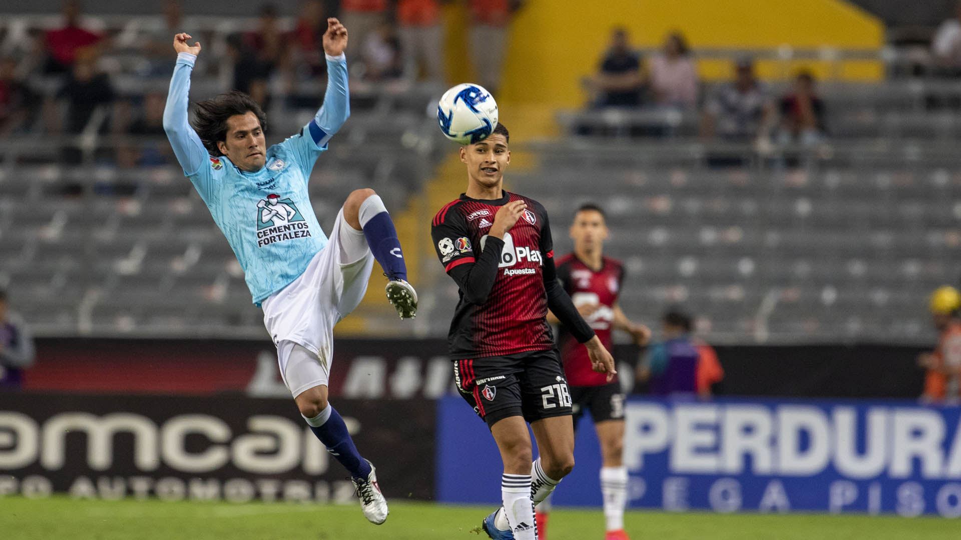 Pachuca derrota 2-0 a un Atlas en crisis