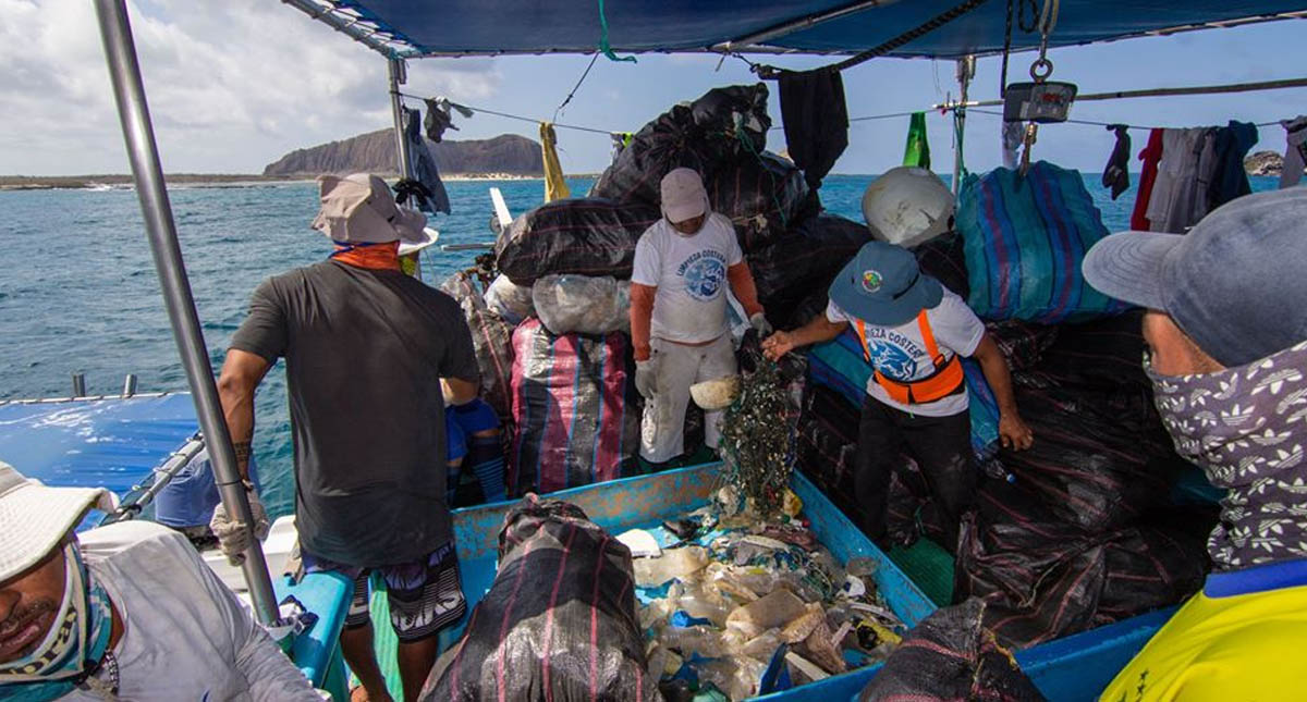 Retiran más de 8 toneladas de basura de las islas Galápagos - parque-galapagos-islas-basura-limpieza-3