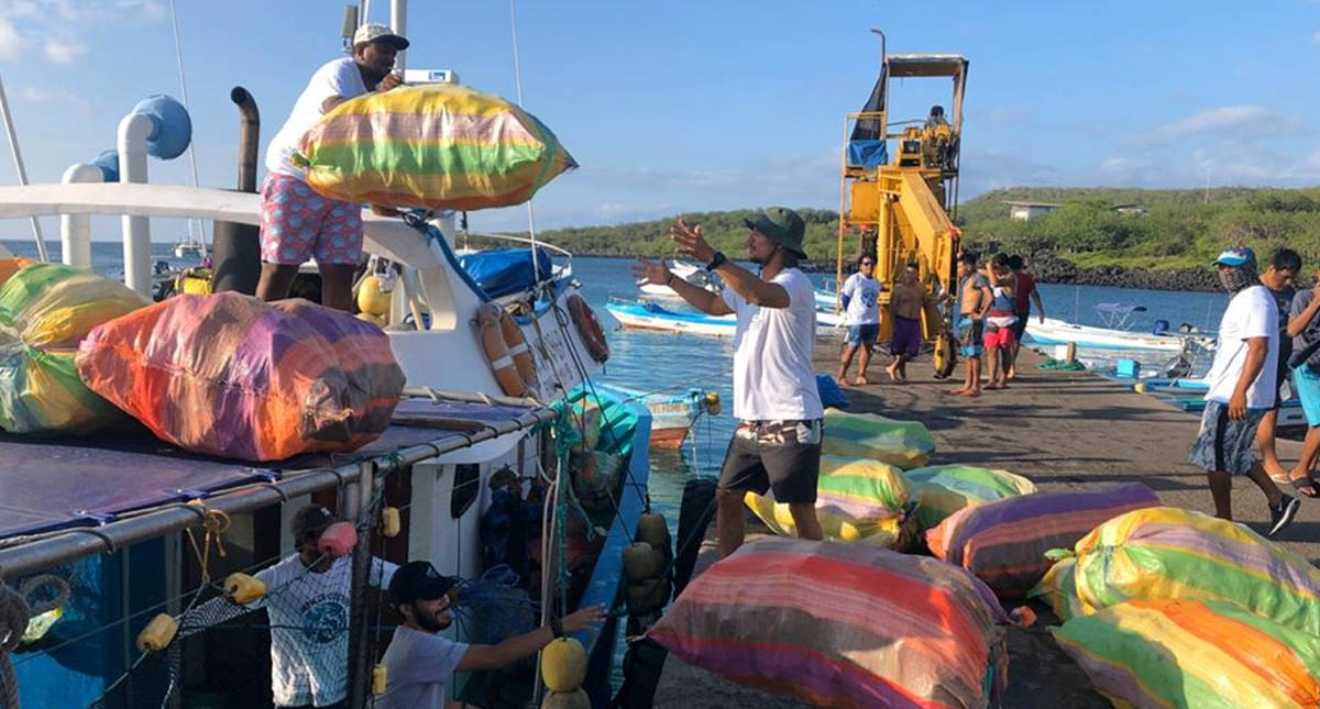 Retiran más de 8 toneladas de basura de las islas Galápagos - parque-galapagos-islas-basura-limpieza-4